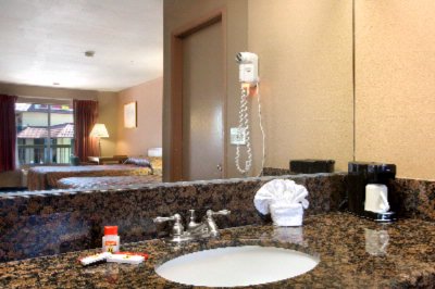 Super 8 Motel Disneyland Drive - Vanity Area