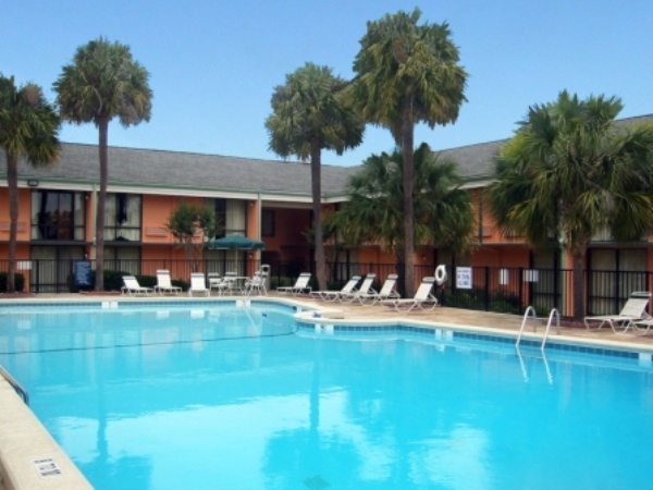 Best Western Sweetgrass Inn - The Largest Outdoor Pool In Charleston