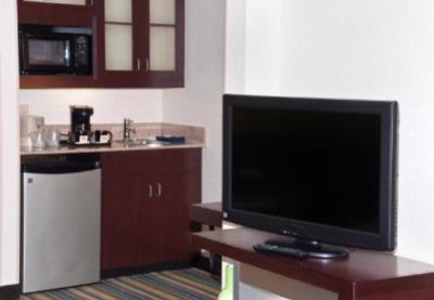 Springhill Suites Houston Hobby Airport - Kitchenette Microwave & Mini-refrigerator