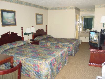 2 Queens Bedroom