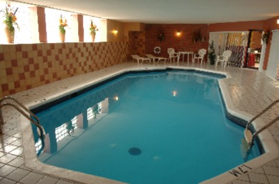 Châteauneuf Laval Hotel - 