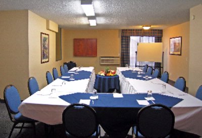 Châteauneuf Laval Hotel - 
