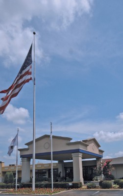 Best Western Dyersburg Inn - Front Entrance To Lobby & Lounge
