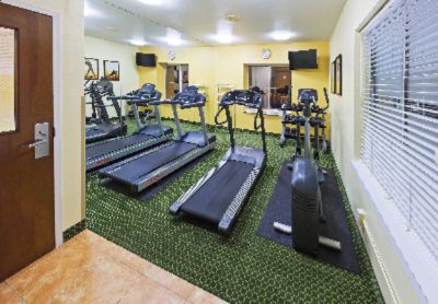 Holiday Inn Express Hotel & Suites Arlington - Two Queen Beds