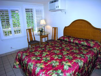 Maui Oceanfront Inn - Non Smoking Hotel Room