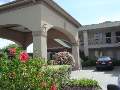 Howard Johnson Inn & Suites Hobby Airport - 