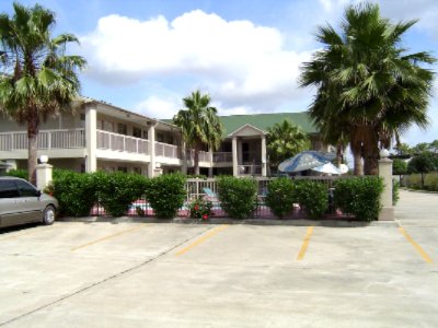 Howard Johnson Inn & Suites Hobby Airport - 