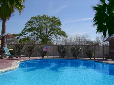 Howard Johnson Inn & Suites Hobby Airport - 