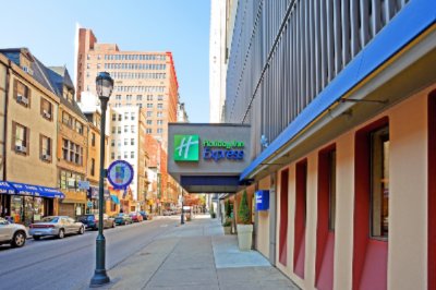 Holiday Inn Express Midtown - An Outside View