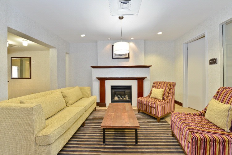 Comfort Inn & Suites - 