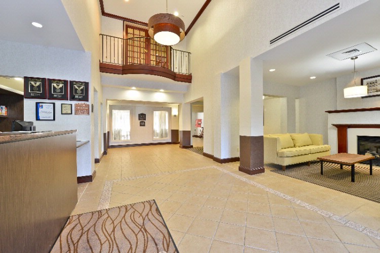 Comfort Inn & Suites - 
