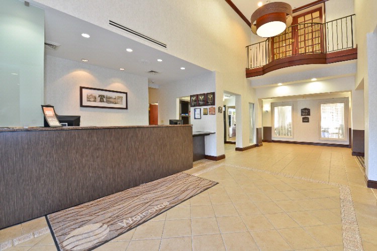 Comfort Inn & Suites - 