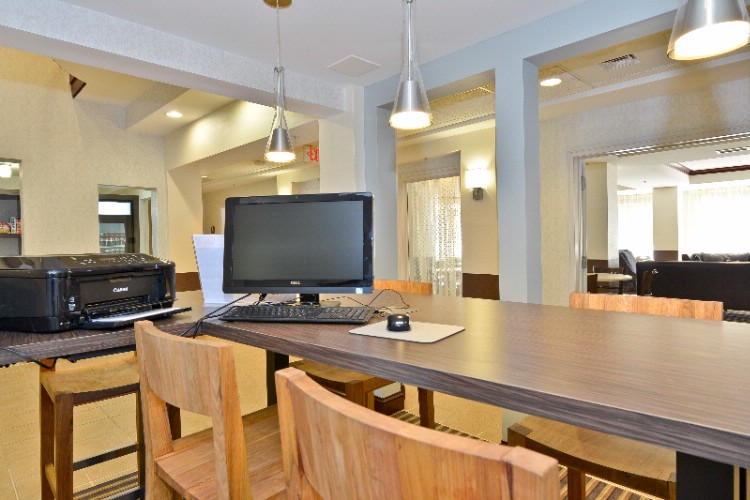 Comfort Inn & Suites - 