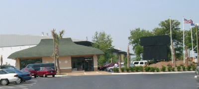 Quality Inn Pavilion - View From Parking Lot To Lobby