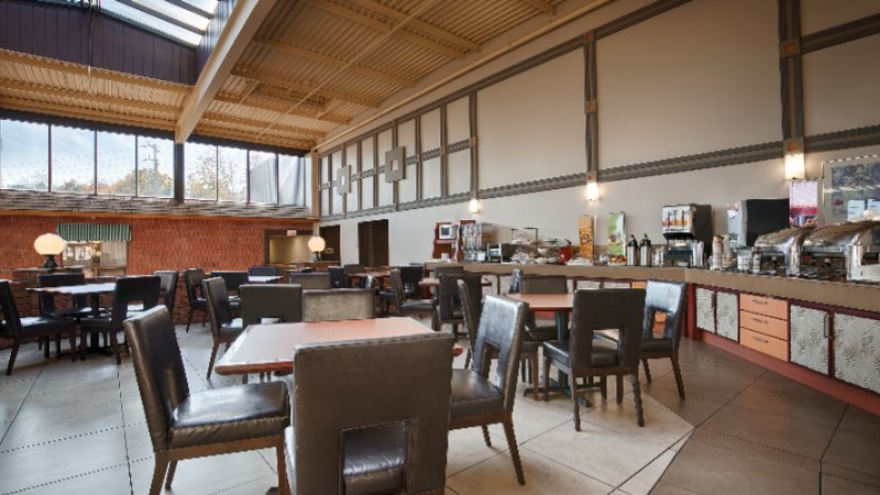 Best Western Highland Inn & Conference Centre - King Size Guestroom