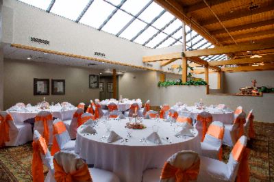 Bettendorf Holiday Inn & Suites - We Specialize In Weddings!