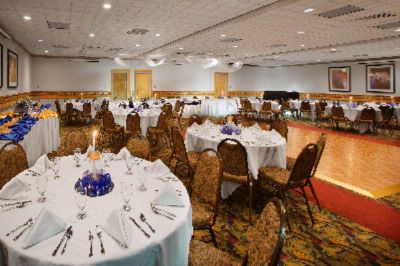 Bettendorf Holiday Inn & Suites - Meeting Space & Catering Are Available.
