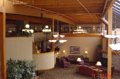Bettendorf Holiday Inn & Suites - Lovely Atrium Atmosphere