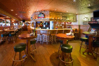Bettendorf Holiday Inn & Suites - Bennigan's - Our On-site Restaurant