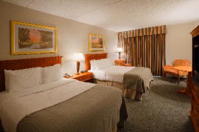Bettendorf Holiday Inn & Suites - Our Standard Rooms Are Bigger Than Most!
