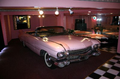 Americas Best Value Inn & Suites - Pink Cadillac Fantasy Suite
