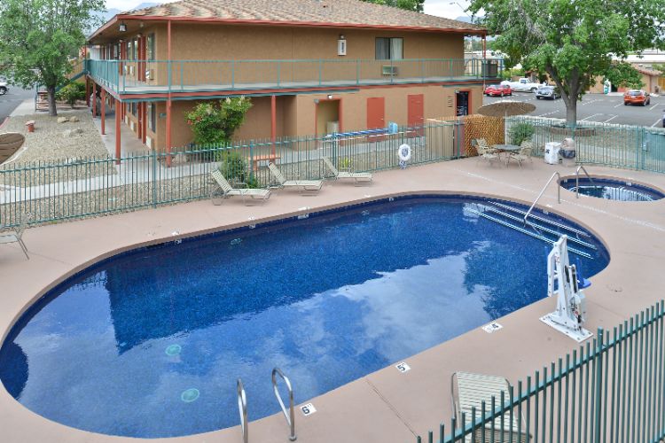 Best Western Cottonwood Inn - Pool & Hot Tub Are Seasonal