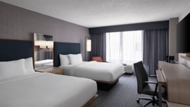 Courtyard Charlotte City Center - King Suite Bedroom
