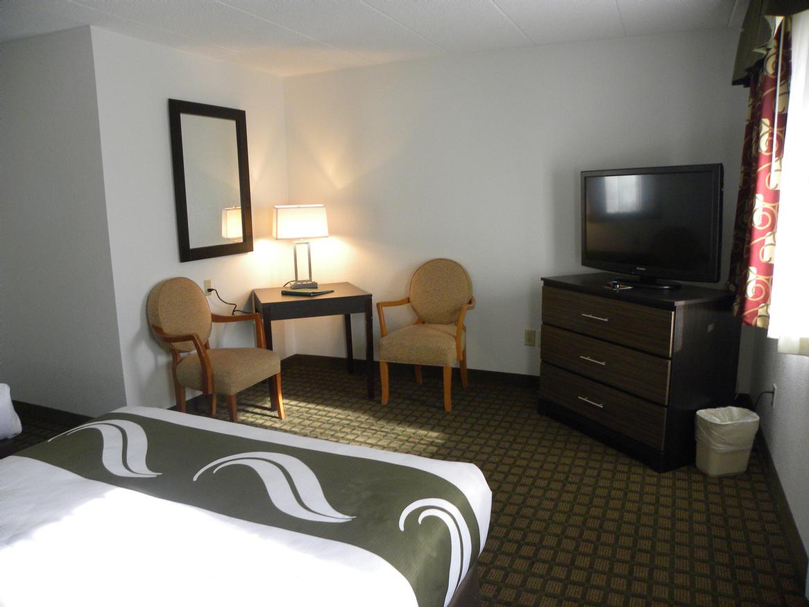 Quality Inn Mt. Vernon - Executive King Size