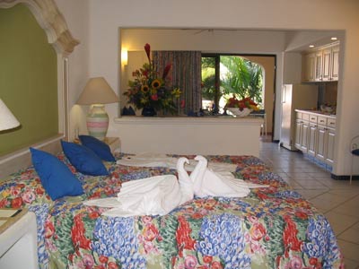 Marina Fiesta Resort & Spa - Luxury Suite One King Size Bed