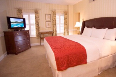 Seven Gables Inn - King Guest Room