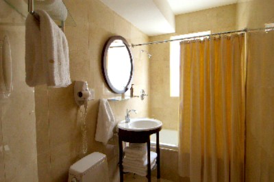 Georgetown Hill Inn - Bathrooms