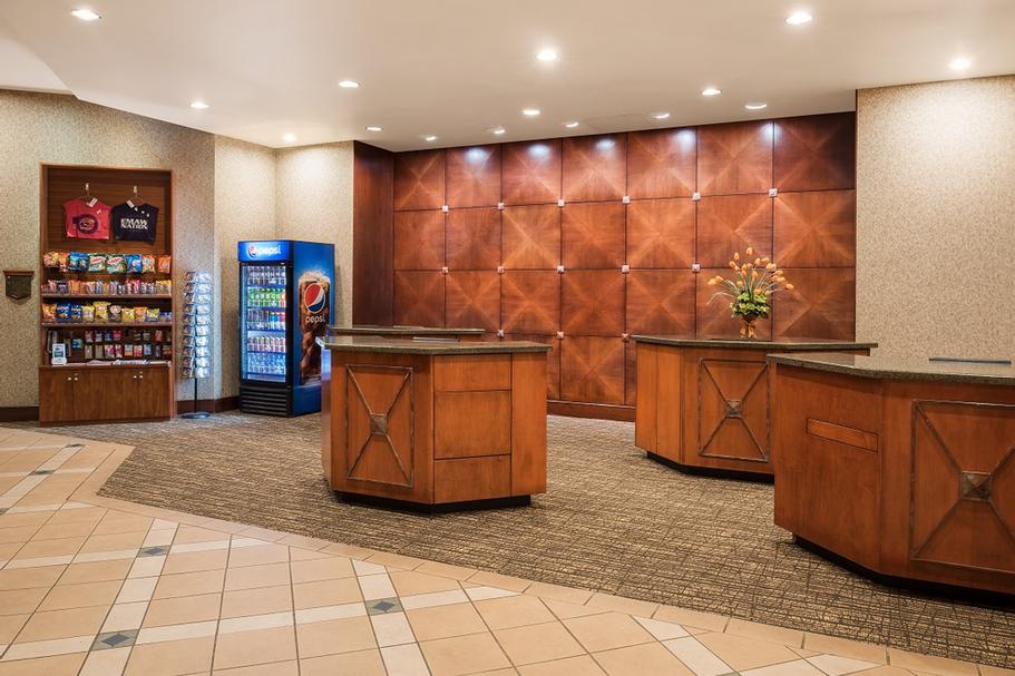 Capitol Plaza Hotel - Indoor Pool
