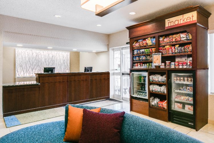 Fairfield Inn & Suites Kansas City Airport - The Market For 24 Hour Food And Beverage Purchases