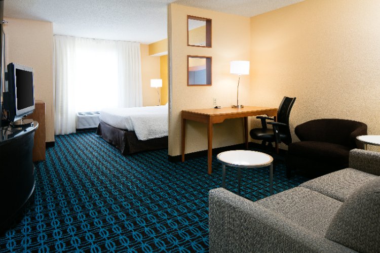 Fairfield Inn & Suites Kansas City Airport - Executive King Suite