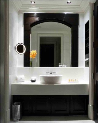 Fifteen Beacon - Guestroom Bathroom