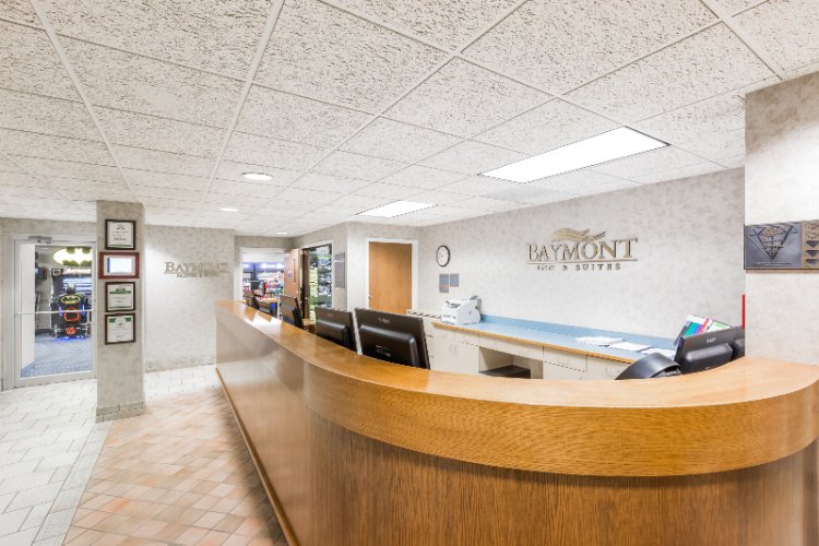 Baymont Inn & Suites Airport Conference Center - Very Large Indoor Pool 3-9 Ft. Deep