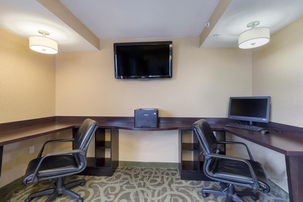 Clarion Hotel Beachwood - 