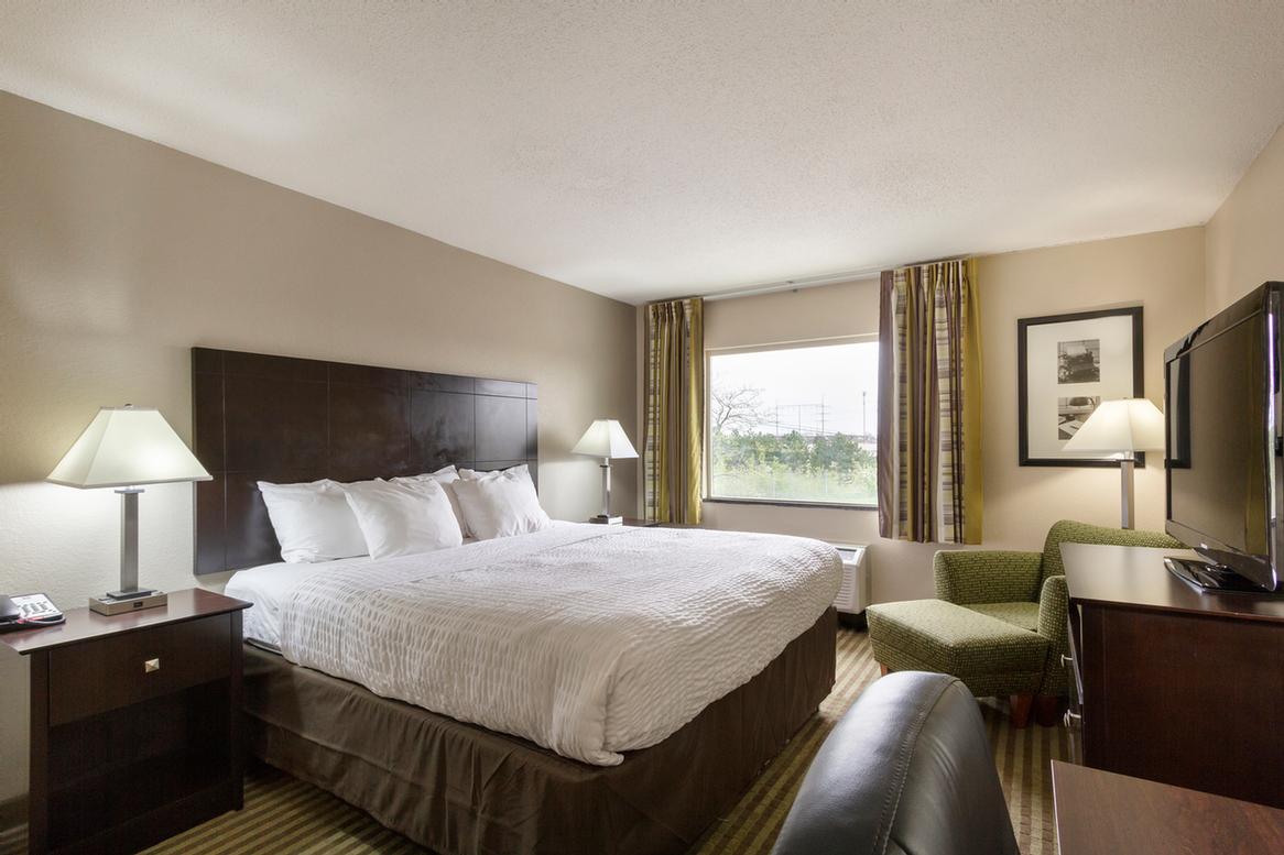 Clarion Hotel Beachwood - 