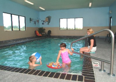 Davenport Inn & Suites - Indoor Pool