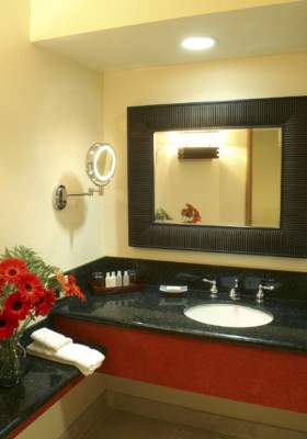 Fountaingrove Inn Hotel & Conference Center - Guestroom Bath Facilities