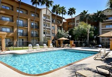 Phoenix Camelback Courtyard by Marriott - Take A Soak In Our Outdoor Pool. We Also Have A State-of-the-art Fitness Center Featuring A Broad Range Of Cardiovascular Equipment So You Can Stay In Shape On The Road.