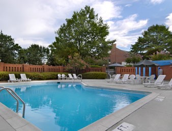 Baymont Inn & Suites - Beautiful Grounds And Sparkling Pool.