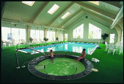Great Western Branson Towers - Heated Pool With Changing Rooms
