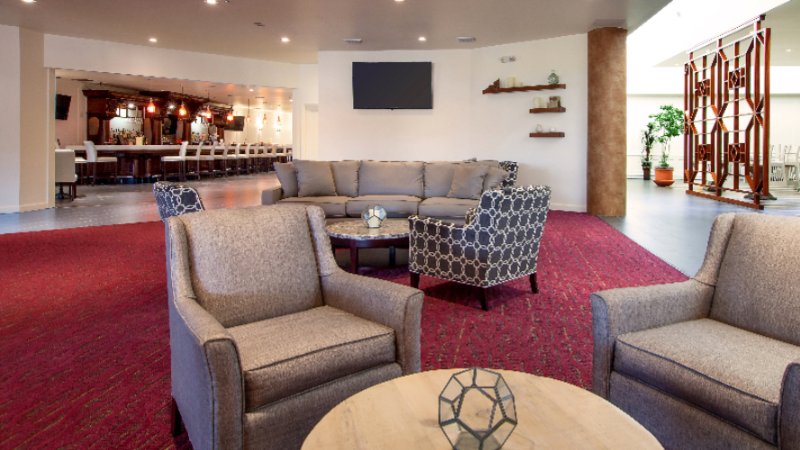 Holiday Inn Select - 