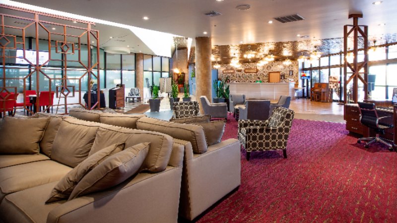 Holiday Inn Select - 