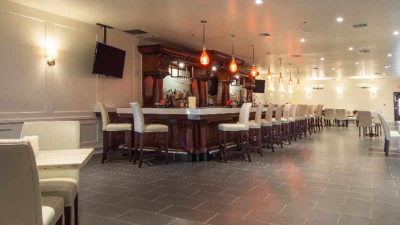Holiday Inn Select - 