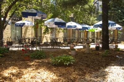 Comfort Inn Airport - Courtyard