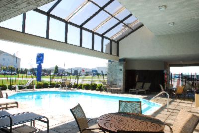Baymont Inn & Suites Columbus Airport - 