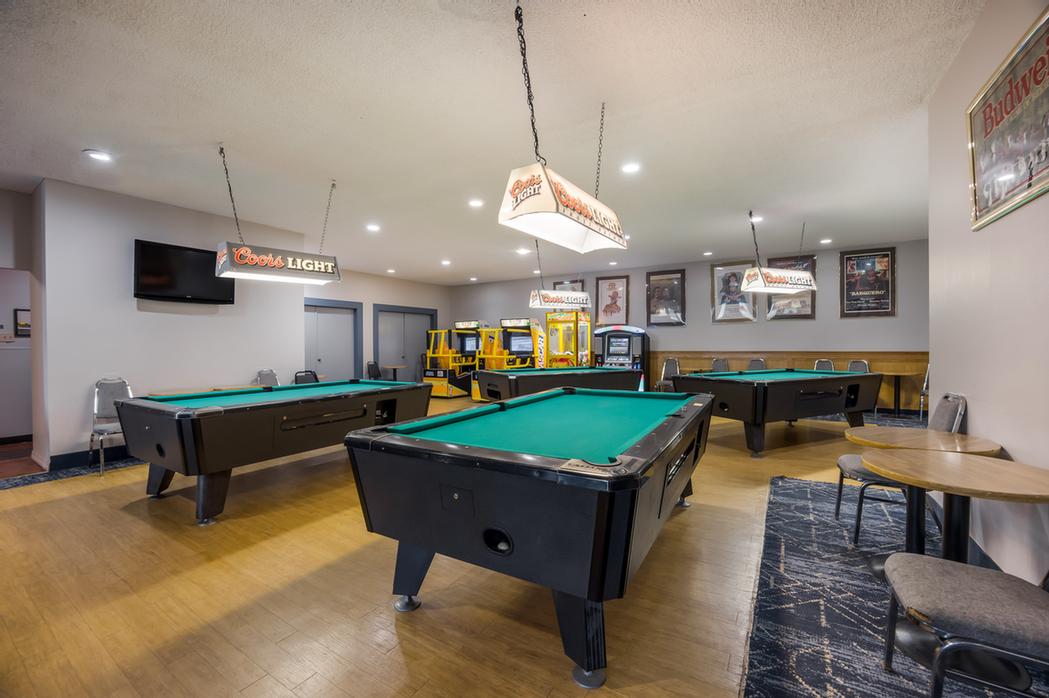 Quality Inn & Suites - Shooters Bar & Grill