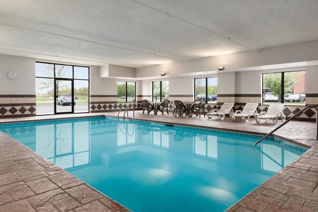 Wingate by Wyndham Cincinnati Blue Ash - Pool